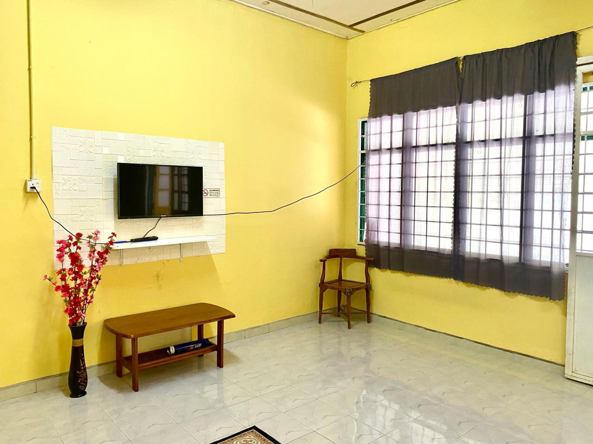 Umi Homestay Batu Buruk Kuala Terengganu Exteriör bild